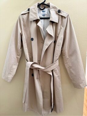 Unused Old Navy Beige Women's Trench Coat with Belt,  Size M , Made in Vietnam